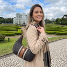 Por que a bolsa baguete de couro nunca saiu de moda