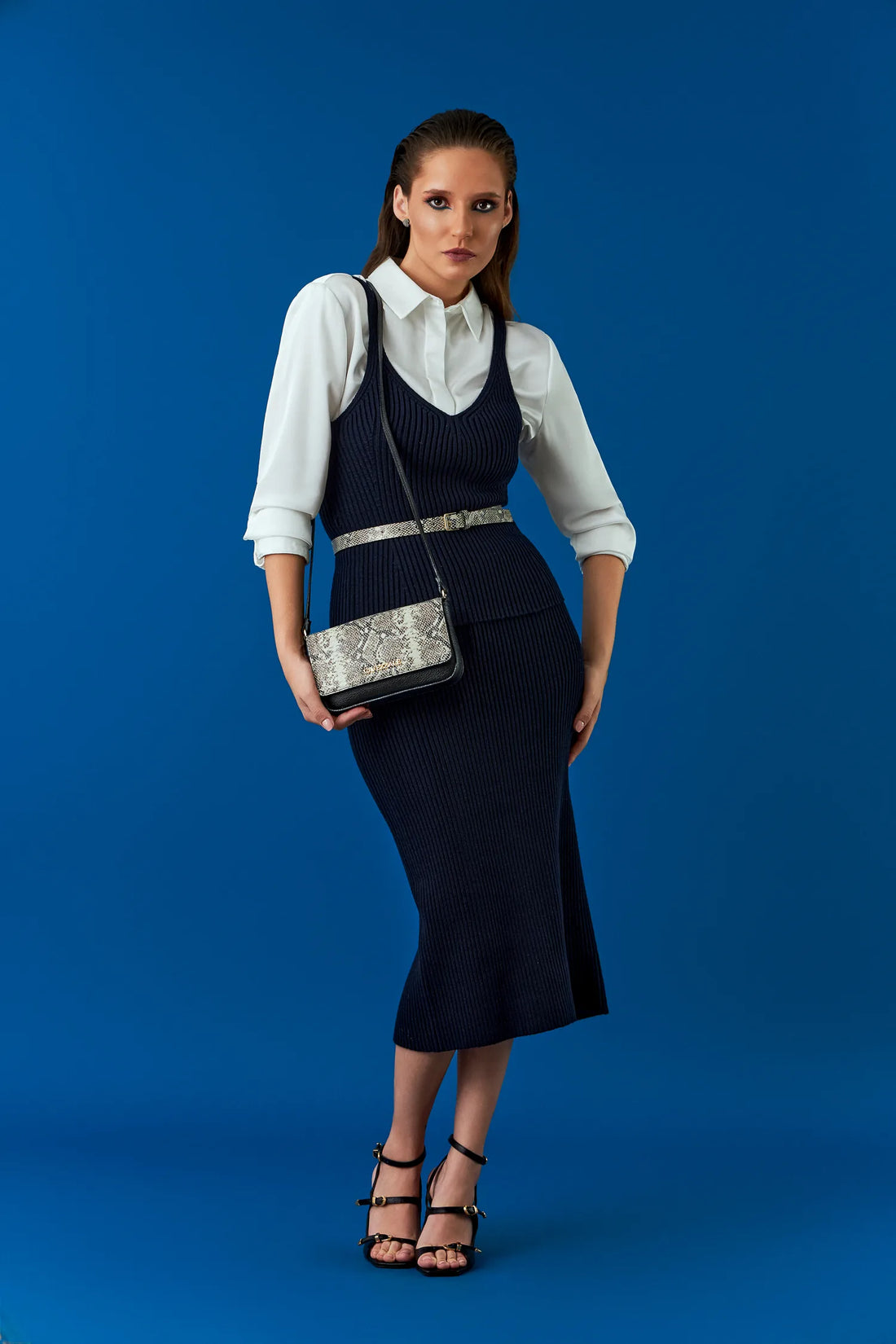 Como transformar seu look com um cinto de couro no inverno