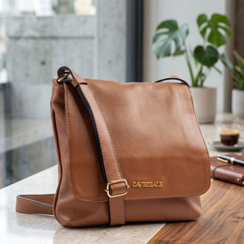 Bolsa Satchel Média de Couro Soft Cavezzale Caramelo 105061