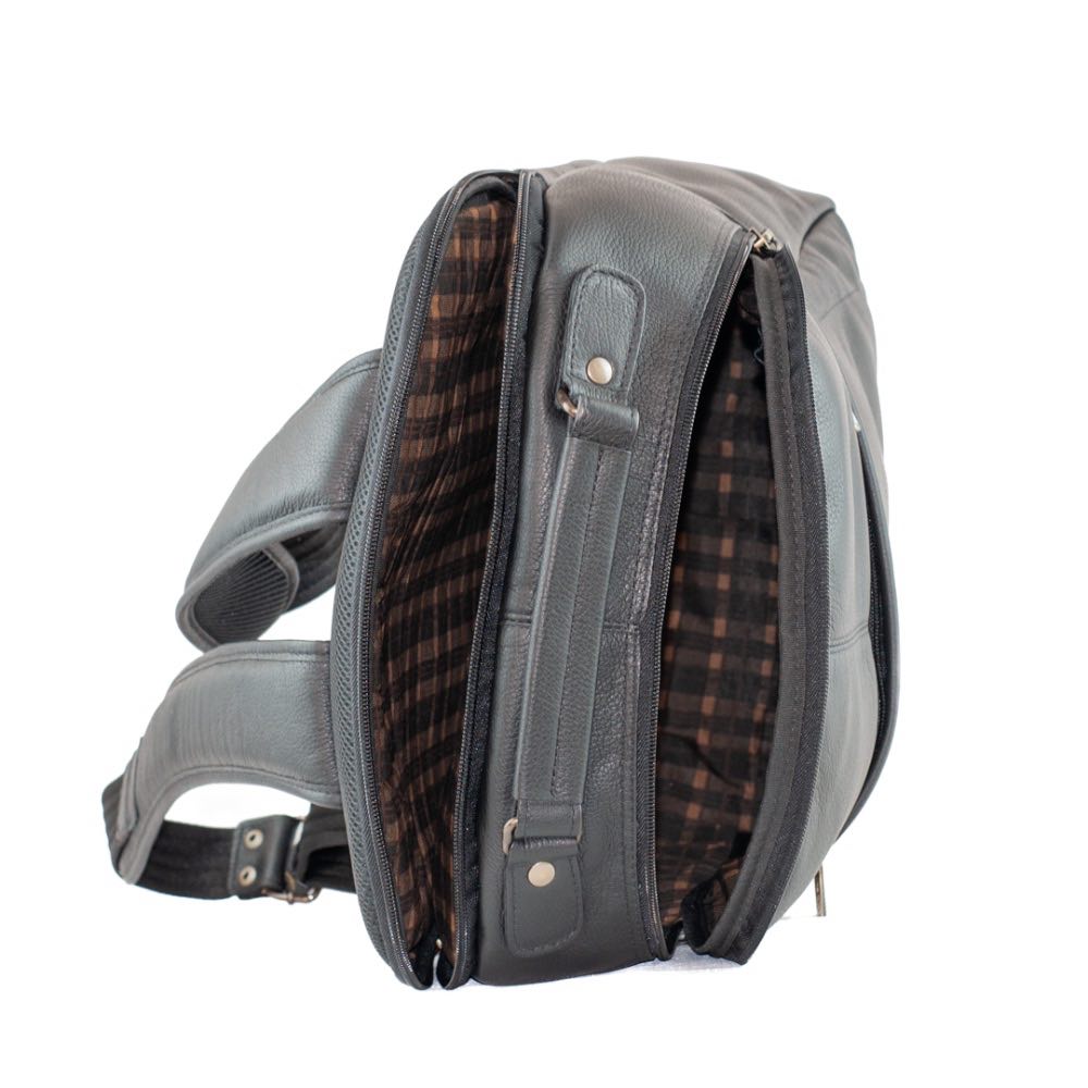 Mochila de Couro Cavezzale Bufalo Preto 103498