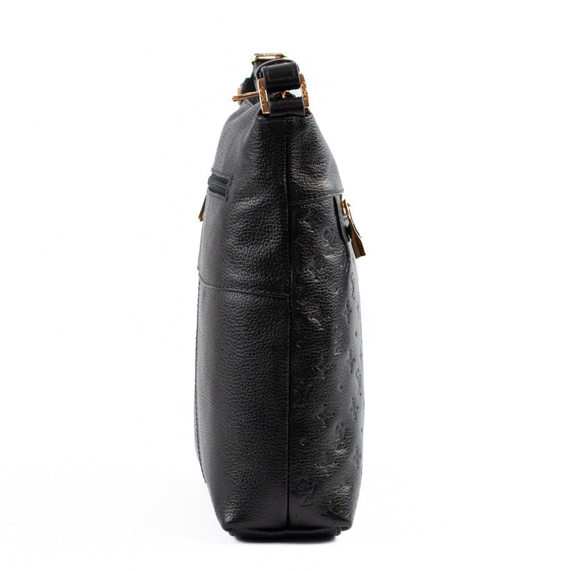 Bolsa Tiracolo Média de Couro Monograma Cavezzale Preto 105043